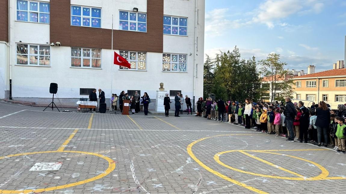 10 Kasımda Mustafa Kemal Atatürk'ü Andık.